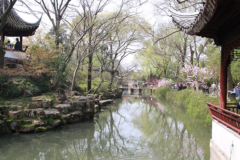 Сучжоу, Сад Скромного Чиновника, Вид с Павильона Зеленых Волн (Suzhou, Humble Administrator's Garden, A view from the Павильон Зеленых Волн)