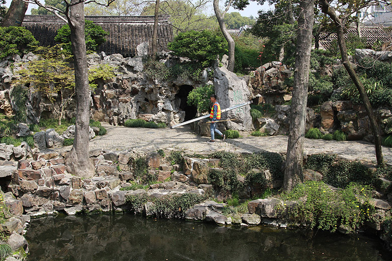 Сучжоу, Павильон Плещущихся Волн, Пруд в саду (Suzhou, Surging Waves Pavilion, Pond in the Garden)