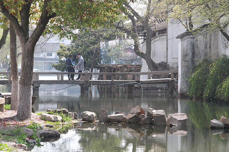 Сучжоу, Павильон Плещущихся Волн, Мост к усадьбе (Suzhou, Surging Waves Pavilion, Bridge to the Pavilion)
